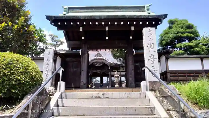 観音寺の山門・神門
