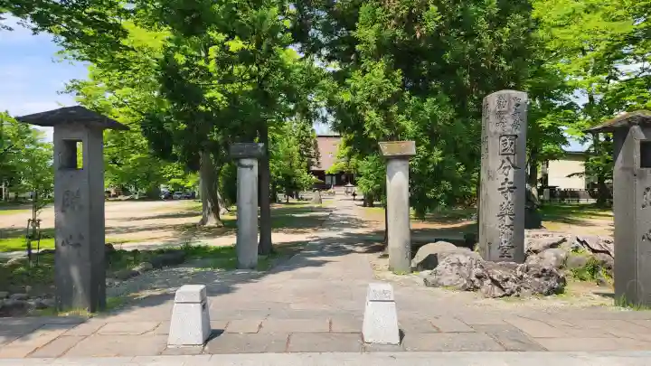 出羽国分寺薬師堂の{uncategorized: "未分類", other: "その他", undefined: "問題あり", building: "その他建物", grave: "お墓", sacred_gate: "鳥居", guardian: "狛犬", statue: "像", buddha: "仏像", history: "歴史", nature: "自然", garden: "庭園", animal: "動物", pagoda: "塔", temizu: "手水舎", mountain_gate: "山門・神門", sanctuary: "本殿・本堂", subordinate: "末社・摂社", art: "芸術", scenery: "景色", jizo: "地蔵", ema: "絵馬", goshuin: "御朱印", omikuji: "おみくじ", items: "授与品その他", amulet: "お守り", goshuincho: "御朱印帳", eats: "食事", festival: "お祭り", votive_dance: "神楽", shichigosan: "七五三参", wedding: "結婚式", experience: "体験その他", initially: "初詣", around: "周辺", anti_infection: "感染症対策"}