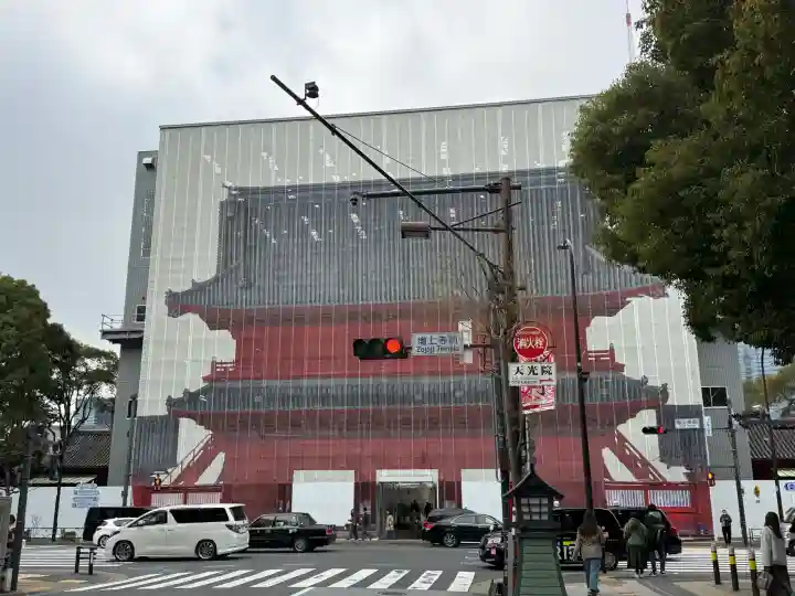 増上寺の{uncategorized: "未分類", other: "その他", undefined: "問題あり", building: "その他建物", grave: "お墓", sacred_gate: "鳥居", guardian: "狛犬", statue: "像", buddha: "仏像", history: "歴史", nature: "自然", garden: "庭園", animal: "動物", pagoda: "塔", temizu: "手水舎", mountain_gate: "山門・神門", sanctuary: "本殿・本堂", subordinate: "末社・摂社", art: "芸術", scenery: "景色", jizo: "地蔵", ema: "絵馬", goshuin: "御朱印", omikuji: "おみくじ", items: "授与品その他", amulet: "お守り", goshuincho: "御朱印帳", eats: "食事", festival: "お祭り", votive_dance: "神楽", shichigosan: "七五三参", wedding: "結婚式", experience: "体験その他", initially: "初詣", around: "周辺", anti_infection: "感染症対策"}