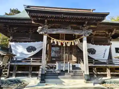 鳥屋神社の{uncategorized: "未分類", other: "その他", undefined: "問題あり", building: "その他建物", grave: "お墓", sacred_gate: "鳥居", guardian: "狛犬", statue: "像", buddha: "仏像", history: "歴史", nature: "自然", garden: "庭園", animal: "動物", pagoda: "塔", temizu: "手水舎", mountain_gate: "山門・神門", sanctuary: "本殿・本堂", subordinate: "末社・摂社", art: "芸術", scenery: "景色", jizo: "地蔵", ema: "絵馬", goshuin: "御朱印", omikuji: "おみくじ", items: "授与品その他", amulet: "お守り", goshuincho: "御朱印帳", eats: "食事", festival: "お祭り", votive_dance: "神楽", shichigosan: "七五三参", wedding: "結婚式", experience: "体験その他", initially: "初詣", around: "周辺", anti_infection: "感染症対策"}