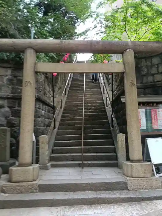 上目黒氷川神社の{uncategorized: "未分類", other: "その他", undefined: "問題あり", building: "その他建物", grave: "お墓", sacred_gate: "鳥居", guardian: "狛犬", statue: "像", buddha: "仏像", history: "歴史", nature: "自然", garden: "庭園", animal: "動物", pagoda: "塔", temizu: "手水舎", mountain_gate: "山門・神門", sanctuary: "本殿・本堂", subordinate: "末社・摂社", art: "芸術", scenery: "景色", jizo: "地蔵", ema: "絵馬", goshuin: "御朱印", omikuji: "おみくじ", items: "授与品その他", amulet: "お守り", goshuincho: "御朱印帳", eats: "食事", festival: "お祭り", votive_dance: "神楽", shichigosan: "七五三参", wedding: "結婚式", experience: "体験その他", initially: "初詣", around: "周辺", anti_infection: "感染症対策"}