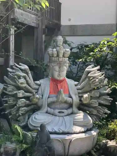 南法華寺（壷阪寺）の{uncategorized: "未分類", other: "その他", undefined: "問題あり", building: "その他建物", grave: "お墓", sacred_gate: "鳥居", guardian: "狛犬", statue: "像", buddha: "仏像", history: "歴史", nature: "自然", garden: "庭園", animal: "動物", pagoda: "塔", temizu: "手水舎", mountain_gate: "山門・神門", sanctuary: "本殿・本堂", subordinate: "末社・摂社", art: "芸術", scenery: "景色", jizo: "地蔵", ema: "絵馬", goshuin: "御朱印", omikuji: "おみくじ", items: "授与品その他", amulet: "お守り", goshuincho: "御朱印帳", eats: "食事", festival: "お祭り", votive_dance: "神楽", shichigosan: "七五三参", wedding: "結婚式", experience: "体験その他", initially: "初詣", around: "周辺", anti_infection: "感染症対策"}