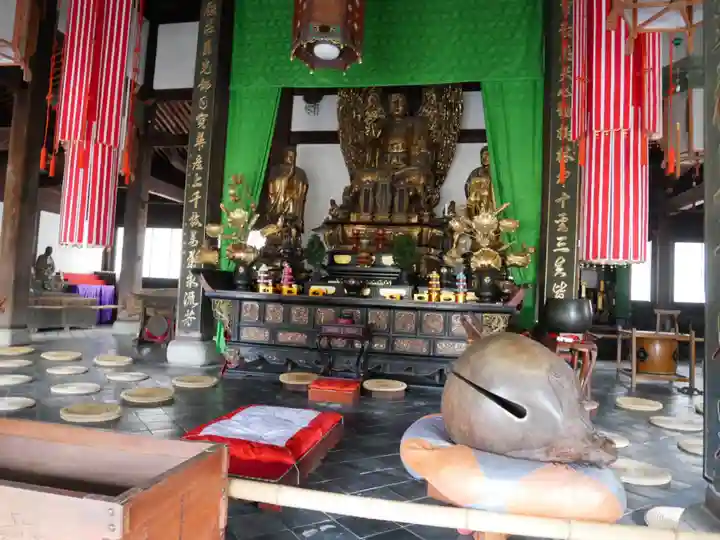 萬福寺の本殿・本堂