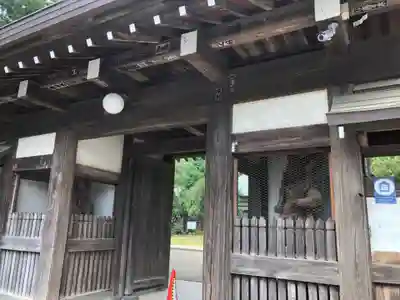 三会寺の山門・神門