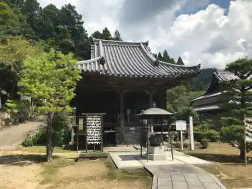 弥勒寺の本殿・本堂