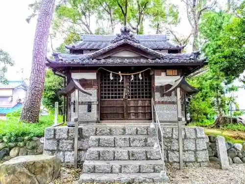 神明社の本殿