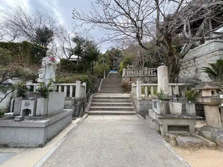 妙光院の{uncategorized: "未分類", other: "その他", undefined: "問題あり", building: "その他建物", grave: "お墓", sacred_gate: "鳥居", guardian: "狛犬", statue: "像", buddha: "仏像", history: "歴史", nature: "自然", garden: "庭園", animal: "動物", pagoda: "塔", temizu: "手水舎", mountain_gate: "山門・神門", sanctuary: "本殿・本堂", subordinate: "末社・摂社", art: "芸術", scenery: "景色", jizo: "地蔵", ema: "絵馬", goshuin: "御朱印", omikuji: "おみくじ", items: "授与品その他", amulet: "お守り", goshuincho: "御朱印帳", eats: "食事", festival: "お祭り", votive_dance: "神楽", shichigosan: "七五三参", wedding: "結婚式", experience: "体験その他", initially: "初詣", around: "周辺", anti_infection: "感染症対策"}