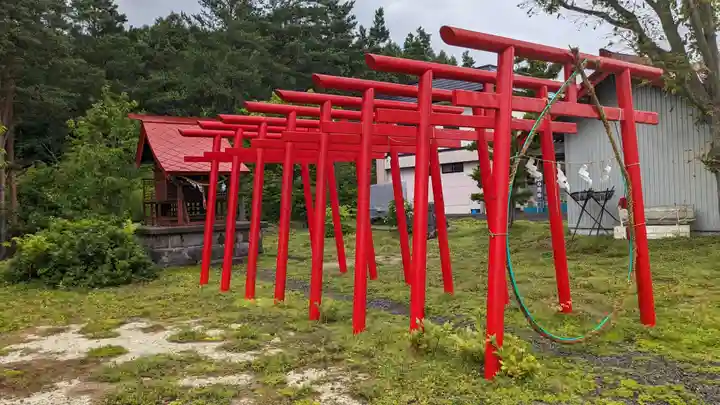 中富豊受稲荷大神の鳥居