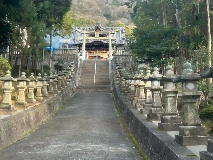 熊箇原八幡神社の{uncategorized: "未分類", other: "その他", undefined: "問題あり", building: "その他建物", grave: "お墓", sacred_gate: "鳥居", guardian: "狛犬", statue: "像", buddha: "仏像", history: "歴史", nature: "自然", garden: "庭園", animal: "動物", pagoda: "塔", temizu: "手水舎", mountain_gate: "山門・神門", sanctuary: "本殿・本堂", subordinate: "末社・摂社", art: "芸術", scenery: "景色", jizo: "地蔵", ema: "絵馬", goshuin: "御朱印", omikuji: "おみくじ", items: "授与品その他", amulet: "お守り", goshuincho: "御朱印帳", eats: "食事", festival: "お祭り", votive_dance: "神楽", shichigosan: "七五三参", wedding: "結婚式", experience: "体験その他", initially: "初詣", around: "周辺", anti_infection: "感染症対策"}