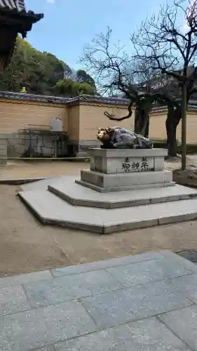 太宰府天満宮の{uncategorized: "未分類", other: "その他", undefined: "問題あり", building: "その他建物", grave: "お墓", sacred_gate: "鳥居", guardian: "狛犬", statue: "像", buddha: "仏像", history: "歴史", nature: "自然", garden: "庭園", animal: "動物", pagoda: "塔", temizu: "手水舎", mountain_gate: "山門・神門", sanctuary: "本殿・本堂", subordinate: "末社・摂社", art: "芸術", scenery: "景色", jizo: "地蔵", ema: "絵馬", goshuin: "御朱印", omikuji: "おみくじ", items: "授与品その他", amulet: "お守り", goshuincho: "御朱印帳", eats: "食事", festival: "お祭り", votive_dance: "神楽", shichigosan: "七五三参", wedding: "結婚式", experience: "体験その他", initially: "初詣", around: "周辺", anti_infection: "感染症対策"}