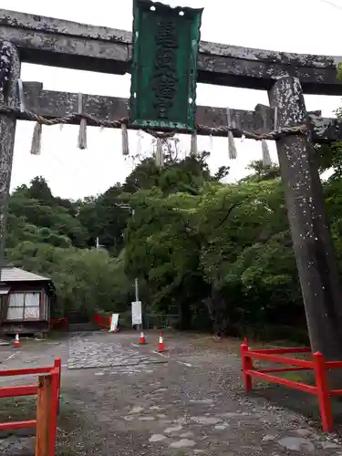 亀岡八幡宮の鳥居