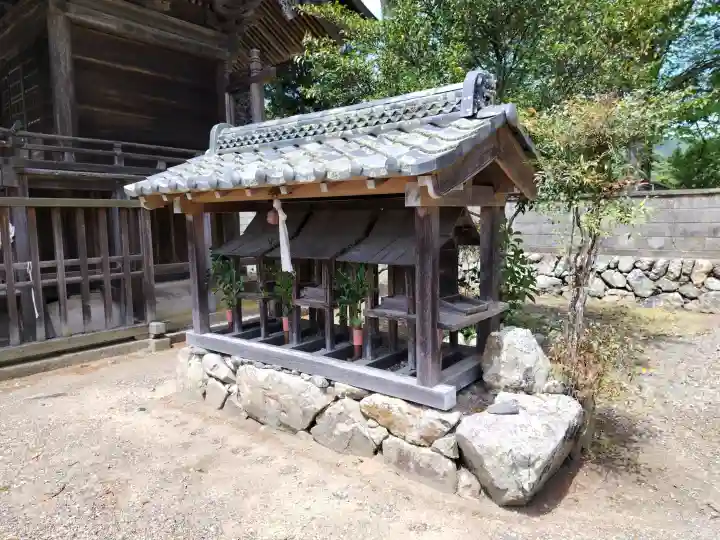 月讀神社の{uncategorized: "未分類", other: "その他", undefined: "問題あり", building: "その他建物", grave: "お墓", sacred_gate: "鳥居", guardian: "狛犬", statue: "像", buddha: "仏像", history: "歴史", nature: "自然", garden: "庭園", animal: "動物", pagoda: "塔", temizu: "手水舎", mountain_gate: "山門・神門", sanctuary: "本殿・本堂", subordinate: "末社・摂社", art: "芸術", scenery: "景色", jizo: "地蔵", ema: "絵馬", goshuin: "御朱印", omikuji: "おみくじ", items: "授与品その他", amulet: "お守り", goshuincho: "御朱印帳", eats: "食事", festival: "お祭り", votive_dance: "神楽", shichigosan: "七五三参", wedding: "結婚式", experience: "体験その他", initially: "初詣", around: "周辺", anti_infection: "感染症対策"}