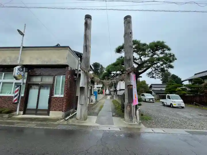 古町豊受大神宮の{uncategorized: "未分類", other: "その他", undefined: "問題あり", building: "その他建物", grave: "お墓", sacred_gate: "鳥居", guardian: "狛犬", statue: "像", buddha: "仏像", history: "歴史", nature: "自然", garden: "庭園", animal: "動物", pagoda: "塔", temizu: "手水舎", mountain_gate: "山門・神門", sanctuary: "本殿・本堂", subordinate: "末社・摂社", art: "芸術", scenery: "景色", jizo: "地蔵", ema: "絵馬", goshuin: "御朱印", omikuji: "おみくじ", items: "授与品その他", amulet: "お守り", goshuincho: "御朱印帳", eats: "食事", festival: "お祭り", votive_dance: "神楽", shichigosan: "七五三参", wedding: "結婚式", experience: "体験その他", initially: "初詣", around: "周辺", anti_infection: "感染症対策"}