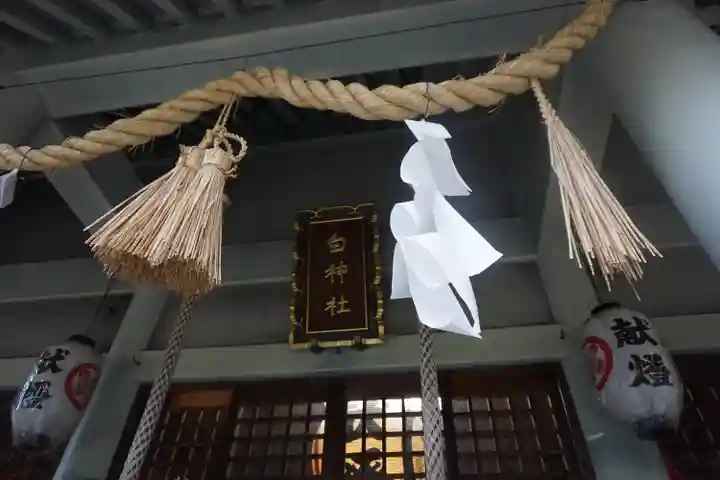 白神社の本殿・本堂