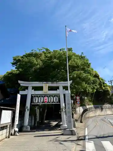 検見川神社の{uncategorized: "未分類", other: "その他", undefined: "問題あり", building: "その他建物", grave: "お墓", sacred_gate: "鳥居", guardian: "狛犬", statue: "像", buddha: "仏像", history: "歴史", nature: "自然", garden: "庭園", animal: "動物", pagoda: "塔", temizu: "手水舎", mountain_gate: "山門・神門", sanctuary: "本殿・本堂", subordinate: "末社・摂社", art: "芸術", scenery: "景色", jizo: "地蔵", ema: "絵馬", goshuin: "御朱印", omikuji: "おみくじ", items: "授与品その他", amulet: "お守り", goshuincho: "御朱印帳", eats: "食事", festival: "お祭り", votive_dance: "神楽", shichigosan: "七五三参", wedding: "結婚式", experience: "体験その他", initially: "初詣", around: "周辺", anti_infection: "感染症対策"}