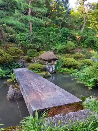 護国寺の庭園