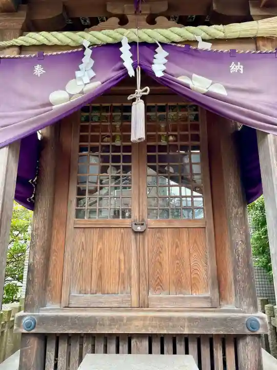 第六天社の{uncategorized: "未分類", other: "その他", undefined: "問題あり", building: "その他建物", grave: "お墓", sacred_gate: "鳥居", guardian: "狛犬", statue: "像", buddha: "仏像", history: "歴史", nature: "自然", garden: "庭園", animal: "動物", pagoda: "塔", temizu: "手水舎", mountain_gate: "山門・神門", sanctuary: "本殿・本堂", subordinate: "末社・摂社", art: "芸術", scenery: "景色", jizo: "地蔵", ema: "絵馬", goshuin: "御朱印", omikuji: "おみくじ", items: "授与品その他", amulet: "お守り", goshuincho: "御朱印帳", eats: "食事", festival: "お祭り", votive_dance: "神楽", shichigosan: "七五三参", wedding: "結婚式", experience: "体験その他", initially: "初詣", around: "周辺", anti_infection: "感染症対策"}