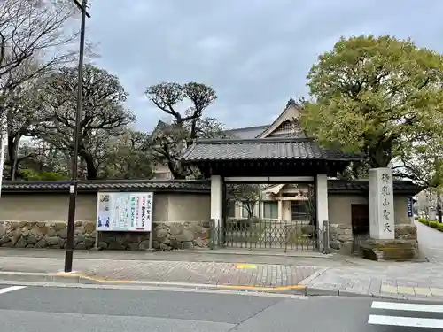 待乳山聖天（本龍院）の山門