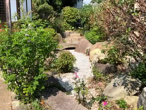 水堂須佐男神社の庭園