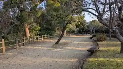 岩崎神社の庭園