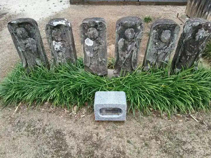 大円寺の{uncategorized: "未分類", other: "その他", undefined: "問題あり", building: "その他建物", grave: "お墓", sacred_gate: "鳥居", guardian: "狛犬", statue: "像", buddha: "仏像", history: "歴史", nature: "自然", garden: "庭園", animal: "動物", pagoda: "塔", temizu: "手水舎", mountain_gate: "山門・神門", sanctuary: "本殿・本堂", subordinate: "末社・摂社", art: "芸術", scenery: "景色", jizo: "地蔵", ema: "絵馬", goshuin: "御朱印", omikuji: "おみくじ", items: "授与品その他", amulet: "お守り", goshuincho: "御朱印帳", eats: "食事", festival: "お祭り", votive_dance: "神楽", shichigosan: "七五三参", wedding: "結婚式", experience: "体験その他", initially: "初詣", around: "周辺", anti_infection: "感染症対策"}