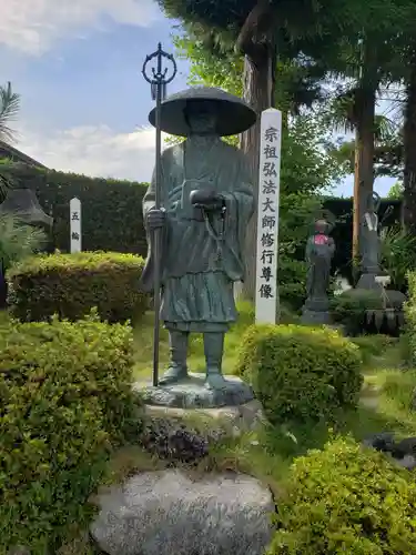 蓮華寺の像