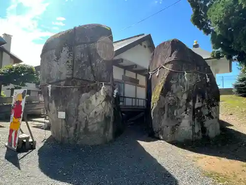 三ツ石神社(岩手県)