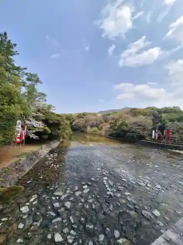 伊勢神宮内宮（皇大神宮）の{uncategorized: "未分類", other: "その他", undefined: "問題あり", building: "その他建物", grave: "お墓", sacred_gate: "鳥居", guardian: "狛犬", statue: "像", buddha: "仏像", history: "歴史", nature: "自然", garden: "庭園", animal: "動物", pagoda: "塔", temizu: "手水舎", mountain_gate: "山門・神門", sanctuary: "本殿・本堂", subordinate: "末社・摂社", art: "芸術", scenery: "景色", jizo: "地蔵", ema: "絵馬", goshuin: "御朱印", omikuji: "おみくじ", items: "授与品その他", amulet: "お守り", goshuincho: "御朱印帳", eats: "食事", festival: "お祭り", votive_dance: "神楽", shichigosan: "七五三参", wedding: "結婚式", experience: "体験その他", initially: "初詣", around: "周辺", anti_infection: "感染症対策"}