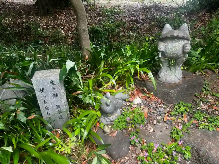 柿本神社の{uncategorized: "未分類", other: "その他", undefined: "問題あり", building: "その他建物", grave: "お墓", sacred_gate: "鳥居", guardian: "狛犬", statue: "像", buddha: "仏像", history: "歴史", nature: "自然", garden: "庭園", animal: "動物", pagoda: "塔", temizu: "手水舎", mountain_gate: "山門・神門", sanctuary: "本殿・本堂", subordinate: "末社・摂社", art: "芸術", scenery: "景色", jizo: "地蔵", ema: "絵馬", goshuin: "御朱印", omikuji: "おみくじ", items: "授与品その他", amulet: "お守り", goshuincho: "御朱印帳", eats: "食事", festival: "お祭り", votive_dance: "神楽", shichigosan: "七五三参", wedding: "結婚式", experience: "体験その他", initially: "初詣", around: "周辺", anti_infection: "感染症対策"}