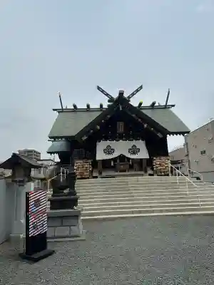 札幌諏訪神社の{uncategorized: "未分類", other: "その他", undefined: "問題あり", building: "その他建物", grave: "お墓", sacred_gate: "鳥居", guardian: "狛犬", statue: "像", buddha: "仏像", history: "歴史", nature: "自然", garden: "庭園", animal: "動物", pagoda: "塔", temizu: "手水舎", mountain_gate: "山門・神門", sanctuary: "本殿・本堂", subordinate: "末社・摂社", art: "芸術", scenery: "景色", jizo: "地蔵", ema: "絵馬", goshuin: "御朱印", omikuji: "おみくじ", items: "授与品その他", amulet: "お守り", goshuincho: "御朱印帳", eats: "食事", festival: "お祭り", votive_dance: "神楽", shichigosan: "七五三参", wedding: "結婚式", experience: "体験その他", initially: "初詣", around: "周辺", anti_infection: "感染症対策"}