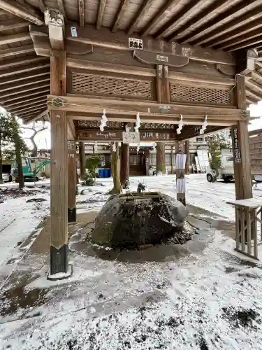駒形神社の{uncategorized: "未分類", other: "その他", undefined: "問題あり", building: "その他建物", grave: "お墓", sacred_gate: "鳥居", guardian: "狛犬", statue: "像", buddha: "仏像", history: "歴史", nature: "自然", garden: "庭園", animal: "動物", pagoda: "塔", temizu: "手水舎", mountain_gate: "山門・神門", sanctuary: "本殿・本堂", subordinate: "末社・摂社", art: "芸術", scenery: "景色", jizo: "地蔵", ema: "絵馬", goshuin: "御朱印", omikuji: "おみくじ", items: "授与品その他", amulet: "お守り", goshuincho: "御朱印帳", eats: "食事", festival: "お祭り", votive_dance: "神楽", shichigosan: "七五三参", wedding: "結婚式", experience: "体験その他", initially: "初詣", around: "周辺", anti_infection: "感染症対策"}