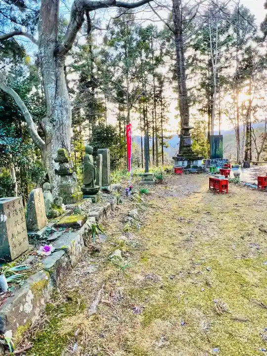 慈光寺の{uncategorized: "未分類", other: "その他", undefined: "問題あり", building: "その他建物", grave: "お墓", sacred_gate: "鳥居", guardian: "狛犬", statue: "像", buddha: "仏像", history: "歴史", nature: "自然", garden: "庭園", animal: "動物", pagoda: "塔", temizu: "手水舎", mountain_gate: "山門・神門", sanctuary: "本殿・本堂", subordinate: "末社・摂社", art: "芸術", scenery: "景色", jizo: "地蔵", ema: "絵馬", goshuin: "御朱印", omikuji: "おみくじ", items: "授与品その他", amulet: "お守り", goshuincho: "御朱印帳", eats: "食事", festival: "お祭り", votive_dance: "神楽", shichigosan: "七五三参", wedding: "結婚式", experience: "体験その他", initially: "初詣", around: "周辺", anti_infection: "感染症対策"}