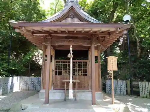 枚岡神社の末社・摂社