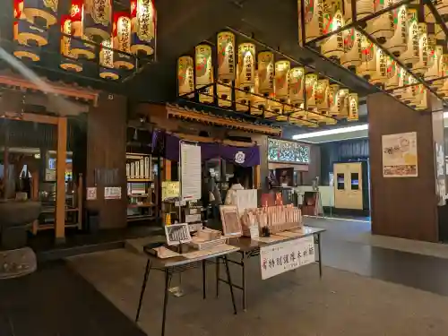 万松寺の{uncategorized: "未分類", other: "その他", undefined: "問題あり", building: "その他建物", grave: "お墓", sacred_gate: "鳥居", guardian: "狛犬", statue: "像", buddha: "仏像", history: "歴史", nature: "自然", garden: "庭園", animal: "動物", pagoda: "塔", temizu: "手水舎", mountain_gate: "山門・神門", sanctuary: "本殿・本堂", subordinate: "末社・摂社", art: "芸術", scenery: "景色", jizo: "地蔵", ema: "絵馬", goshuin: "御朱印", omikuji: "おみくじ", items: "授与品その他", amulet: "お守り", goshuincho: "御朱印帳", eats: "食事", festival: "お祭り", votive_dance: "神楽", shichigosan: "七五三参", wedding: "結婚式", experience: "体験その他", initially: "初詣", around: "周辺", anti_infection: "感染症対策"}