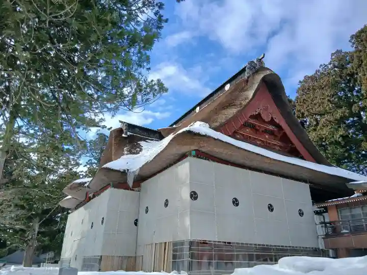 出羽神社(出羽三山神社)~三神合祭殿~の{uncategorized: "未分類", other: "その他", undefined: "問題あり", building: "その他建物", grave: "お墓", sacred_gate: "鳥居", guardian: "狛犬", statue: "像", buddha: "仏像", history: "歴史", nature: "自然", garden: "庭園", animal: "動物", pagoda: "塔", temizu: "手水舎", mountain_gate: "山門・神門", sanctuary: "本殿・本堂", subordinate: "末社・摂社", art: "芸術", scenery: "景色", jizo: "地蔵", ema: "絵馬", goshuin: "御朱印", omikuji: "おみくじ", items: "授与品その他", amulet: "お守り", goshuincho: "御朱印帳", eats: "食事", festival: "お祭り", votive_dance: "神楽", shichigosan: "七五三参", wedding: "結婚式", experience: "体験その他", initially: "初詣", around: "周辺", anti_infection: "感染症対策"}