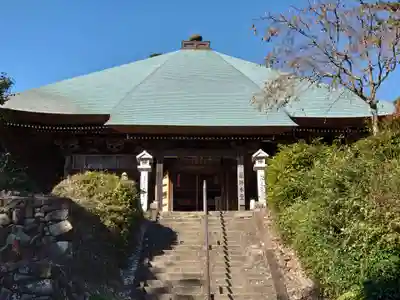 目の霊山　油山寺の本殿・本堂