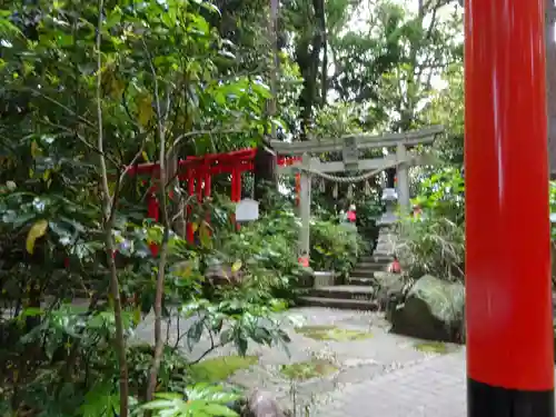 白笹稲荷神社の末社・摂社