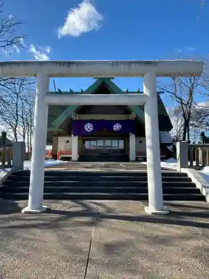 鳥取神社の{uncategorized: "未分類", other: "その他", undefined: "問題あり", building: "その他建物", grave: "お墓", sacred_gate: "鳥居", guardian: "狛犬", statue: "像", buddha: "仏像", history: "歴史", nature: "自然", garden: "庭園", animal: "動物", pagoda: "塔", temizu: "手水舎", mountain_gate: "山門・神門", sanctuary: "本殿・本堂", subordinate: "末社・摂社", art: "芸術", scenery: "景色", jizo: "地蔵", ema: "絵馬", goshuin: "御朱印", omikuji: "おみくじ", items: "授与品その他", amulet: "お守り", goshuincho: "御朱印帳", eats: "食事", festival: "お祭り", votive_dance: "神楽", shichigosan: "七五三参", wedding: "結婚式", experience: "体験その他", initially: "初詣", around: "周辺", anti_infection: "感染症対策"}