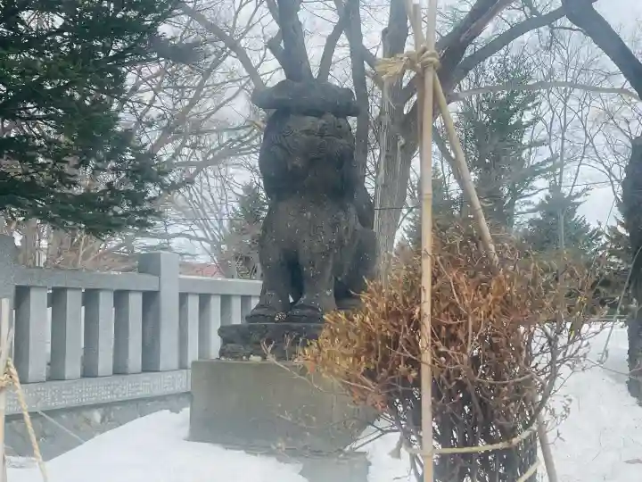 彌彦神社 (伊夜日子神社)の{uncategorized: "未分類", other: "その他", undefined: "問題あり", building: "その他建物", grave: "お墓", sacred_gate: "鳥居", guardian: "狛犬", statue: "像", buddha: "仏像", history: "歴史", nature: "自然", garden: "庭園", animal: "動物", pagoda: "塔", temizu: "手水舎", mountain_gate: "山門・神門", sanctuary: "本殿・本堂", subordinate: "末社・摂社", art: "芸術", scenery: "景色", jizo: "地蔵", ema: "絵馬", goshuin: "御朱印", omikuji: "おみくじ", items: "授与品その他", amulet: "お守り", goshuincho: "御朱印帳", eats: "食事", festival: "お祭り", votive_dance: "神楽", shichigosan: "七五三参", wedding: "結婚式", experience: "体験その他", initially: "初詣", around: "周辺", anti_infection: "感染症対策"}