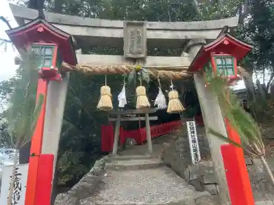 三蔵稲荷神社の{uncategorized: "未分類", other: "その他", undefined: "問題あり", building: "その他建物", grave: "お墓", sacred_gate: "鳥居", guardian: "狛犬", statue: "像", buddha: "仏像", history: "歴史", nature: "自然", garden: "庭園", animal: "動物", pagoda: "塔", temizu: "手水舎", mountain_gate: "山門・神門", sanctuary: "本殿・本堂", subordinate: "末社・摂社", art: "芸術", scenery: "景色", jizo: "地蔵", ema: "絵馬", goshuin: "御朱印", omikuji: "おみくじ", items: "授与品その他", amulet: "お守り", goshuincho: "御朱印帳", eats: "食事", festival: "お祭り", votive_dance: "神楽", shichigosan: "七五三参", wedding: "結婚式", experience: "体験その他", initially: "初詣", around: "周辺", anti_infection: "感染症対策"}