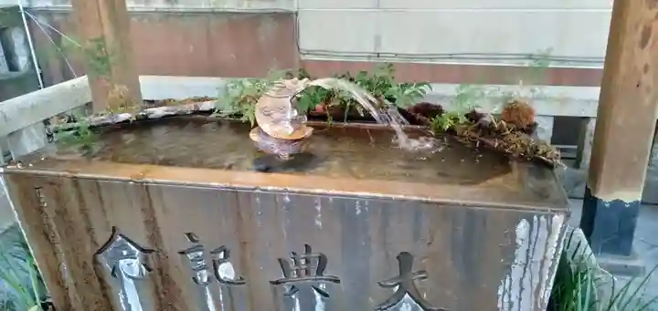 小野照崎神社の手水舎