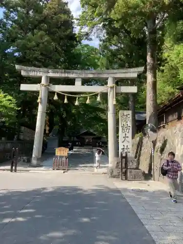 諏訪大社下社春宮の{uncategorized: "未分類", other: "その他", undefined: "問題あり", building: "その他建物", grave: "お墓", sacred_gate: "鳥居", guardian: "狛犬", statue: "像", buddha: "仏像", history: "歴史", nature: "自然", garden: "庭園", animal: "動物", pagoda: "塔", temizu: "手水舎", mountain_gate: "山門・神門", sanctuary: "本殿・本堂", subordinate: "末社・摂社", art: "芸術", scenery: "景色", jizo: "地蔵", ema: "絵馬", goshuin: "御朱印", omikuji: "おみくじ", items: "授与品その他", amulet: "お守り", goshuincho: "御朱印帳", eats: "食事", festival: "お祭り", votive_dance: "神楽", shichigosan: "七五三参", wedding: "結婚式", experience: "体験その他", initially: "初詣", around: "周辺", anti_infection: "感染症対策"}