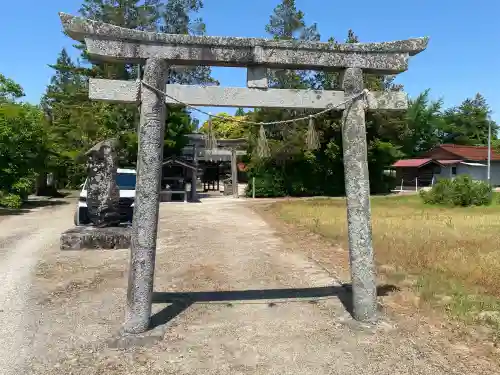 神原神社の{uncategorized: "未分類", other: "その他", undefined: "問題あり", building: "その他建物", grave: "お墓", sacred_gate: "鳥居", guardian: "狛犬", statue: "像", buddha: "仏像", history: "歴史", nature: "自然", garden: "庭園", animal: "動物", pagoda: "塔", temizu: "手水舎", mountain_gate: "山門・神門", sanctuary: "本殿・本堂", subordinate: "末社・摂社", art: "芸術", scenery: "景色", jizo: "地蔵", ema: "絵馬", goshuin: "御朱印", omikuji: "おみくじ", items: "授与品その他", amulet: "お守り", goshuincho: "御朱印帳", eats: "食事", festival: "お祭り", votive_dance: "神楽", shichigosan: "七五三参", wedding: "結婚式", experience: "体験その他", initially: "初詣", around: "周辺", anti_infection: "感染症対策"}