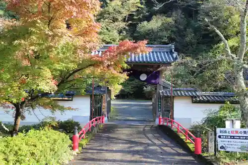 金剛院の山門