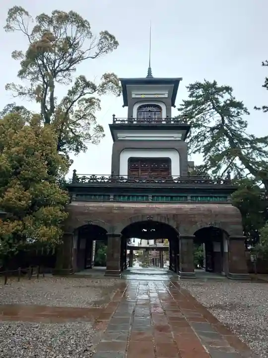 尾山神社の山門・神門
