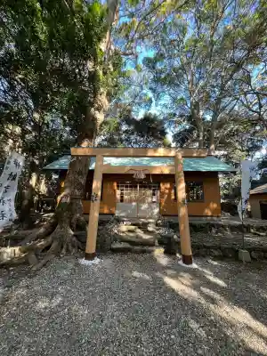 伊射波神社の{uncategorized: "未分類", other: "その他", undefined: "問題あり", building: "その他建物", grave: "お墓", sacred_gate: "鳥居", guardian: "狛犬", statue: "像", buddha: "仏像", history: "歴史", nature: "自然", garden: "庭園", animal: "動物", pagoda: "塔", temizu: "手水舎", mountain_gate: "山門・神門", sanctuary: "本殿・本堂", subordinate: "末社・摂社", art: "芸術", scenery: "景色", jizo: "地蔵", ema: "絵馬", goshuin: "御朱印", omikuji: "おみくじ", items: "授与品その他", amulet: "お守り", goshuincho: "御朱印帳", eats: "食事", festival: "お祭り", votive_dance: "神楽", shichigosan: "七五三参", wedding: "結婚式", experience: "体験その他", initially: "初詣", around: "周辺", anti_infection: "感染症対策"}