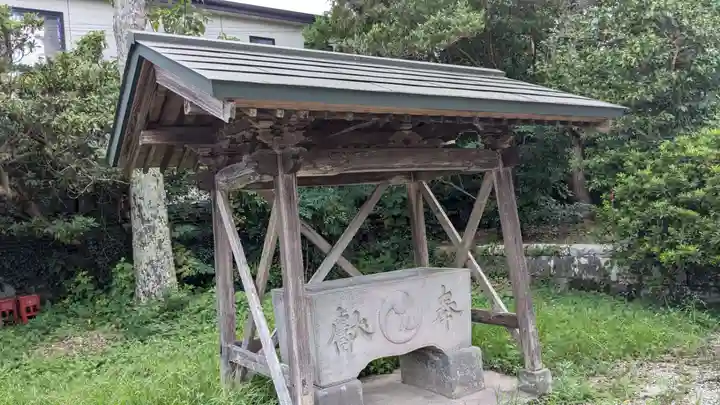 神明神社の手水舎