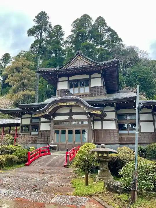 本漸寺の{uncategorized: "未分類", other: "その他", undefined: "問題あり", building: "その他建物", grave: "お墓", sacred_gate: "鳥居", guardian: "狛犬", statue: "像", buddha: "仏像", history: "歴史", nature: "自然", garden: "庭園", animal: "動物", pagoda: "塔", temizu: "手水舎", mountain_gate: "山門・神門", sanctuary: "本殿・本堂", subordinate: "末社・摂社", art: "芸術", scenery: "景色", jizo: "地蔵", ema: "絵馬", goshuin: "御朱印", omikuji: "おみくじ", items: "授与品その他", amulet: "お守り", goshuincho: "御朱印帳", eats: "食事", festival: "お祭り", votive_dance: "神楽", shichigosan: "七五三参", wedding: "結婚式", experience: "体験その他", initially: "初詣", around: "周辺", anti_infection: "感染症対策"}