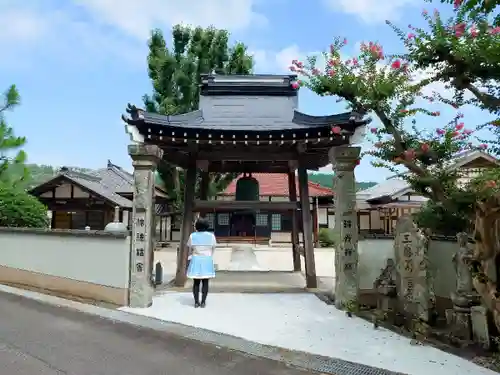 仏徳寺の山門