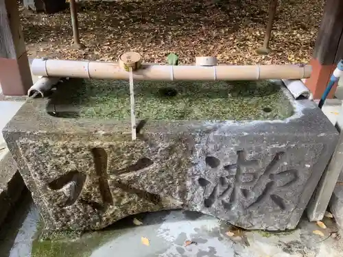 闇之森八幡社の手水舎